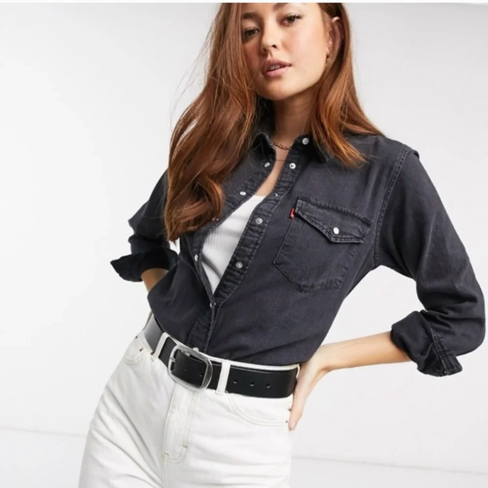 Aritzia: Levi's Black Denim Button Down Shirt - Picture 4 of 8